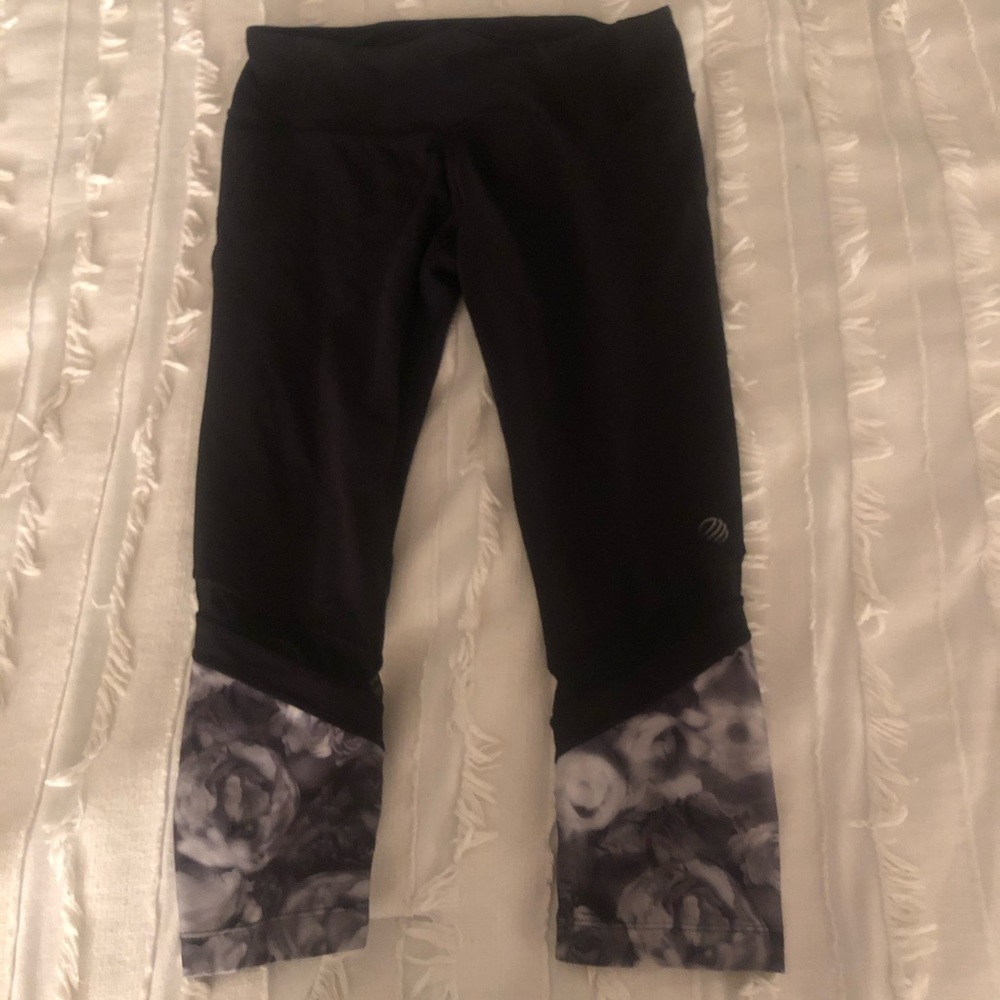 MPG High Waisted Capri Leggings in Medium